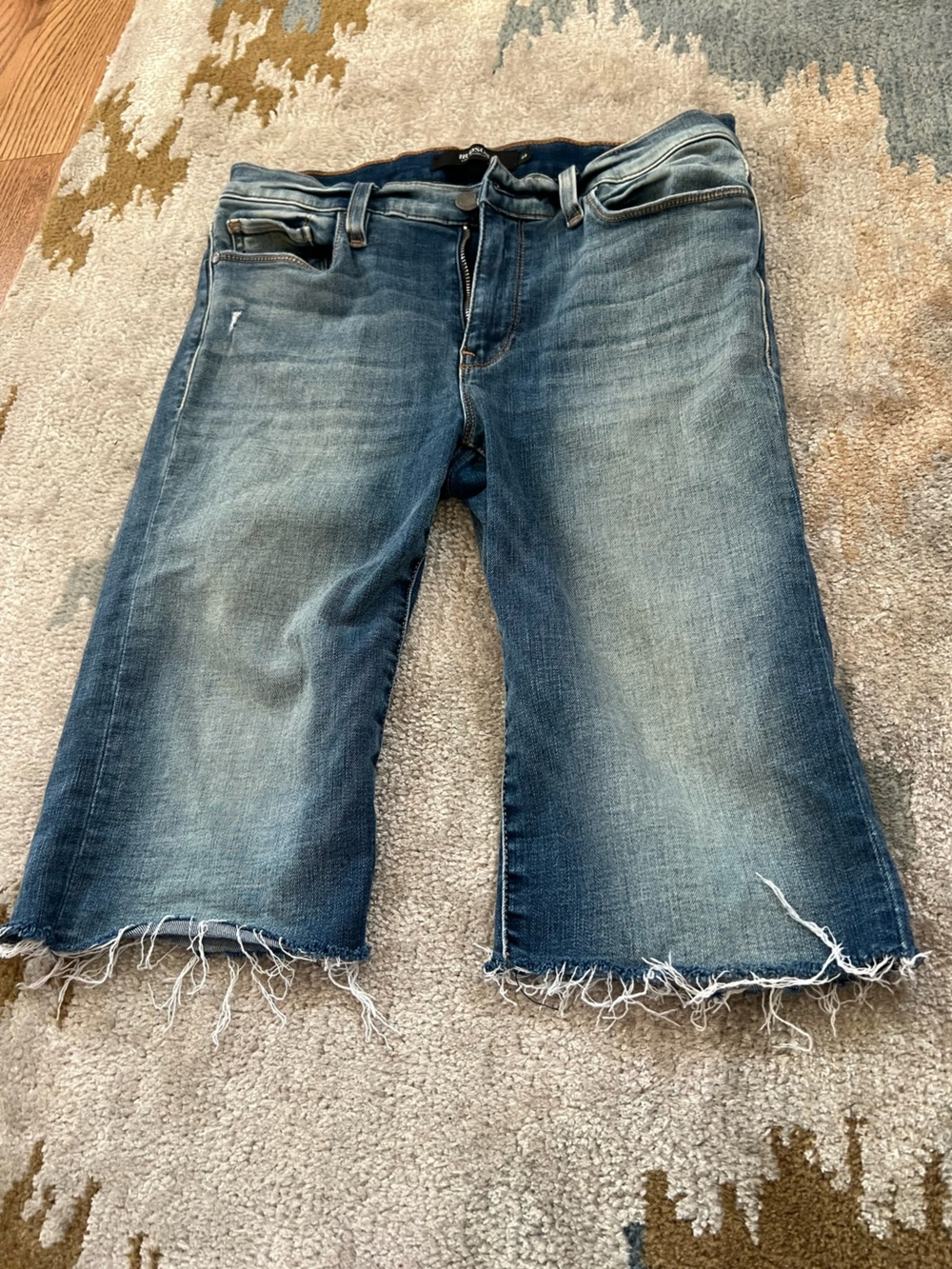Hudson Jeans Amelia Mid Rise Denim Shorts Size 28 Medium Wash Bermuda Cutoff